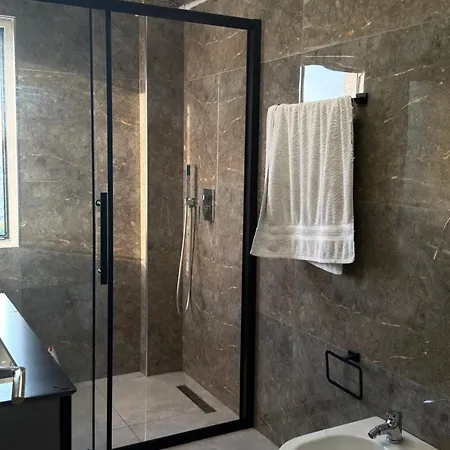 Apartamento Luxury With A Swimming Pool Tirana